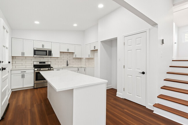 Building Photo - 26 N Craig Pl