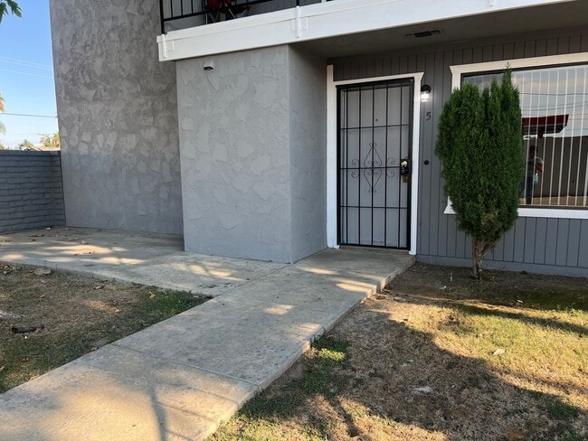 Building Photo - 1801 S Real Rd