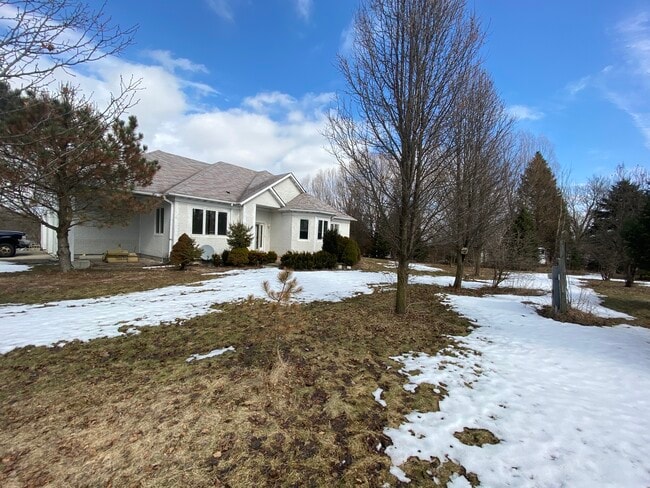 Building Photo - 17620 Green Rd