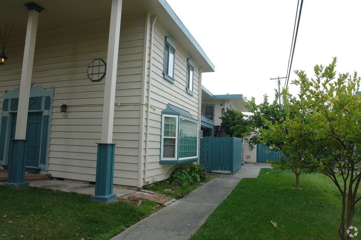 Foto del edificio - 3688 Waterbury Ct