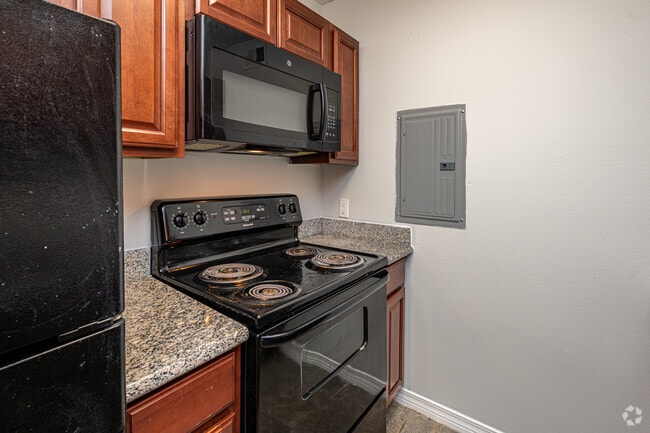1BR, 1BA - 625SF - Kitchen - Pine Square Apartments