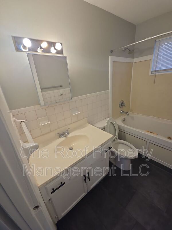 Foto del edificio - 3219 N 52nd St