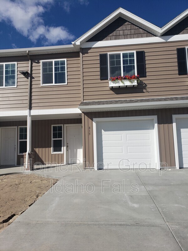 Foto principal - 815 Trails End