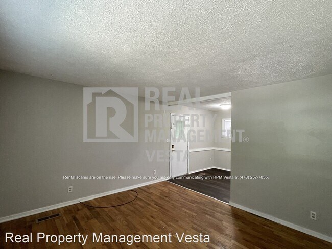 Foto del edificio - 3 br, 1 bath House - 4410 Vinson Avenue