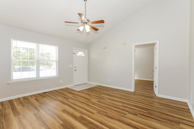 Foto del edificio - 420 Wildwood Dr