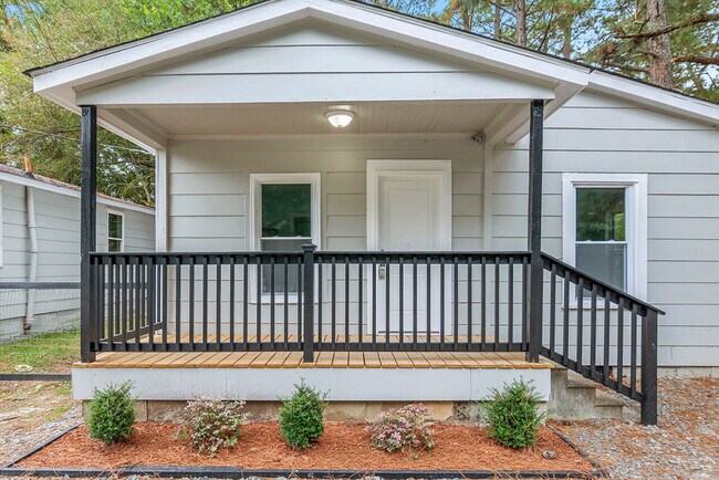 Foto del edificio - 919 West St- Smithfield Bungalow