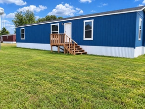 Building Photo - 10 Paige Cv