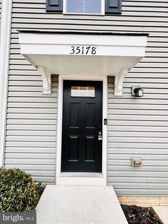 Foto del edificio - 35178 Sara Ct