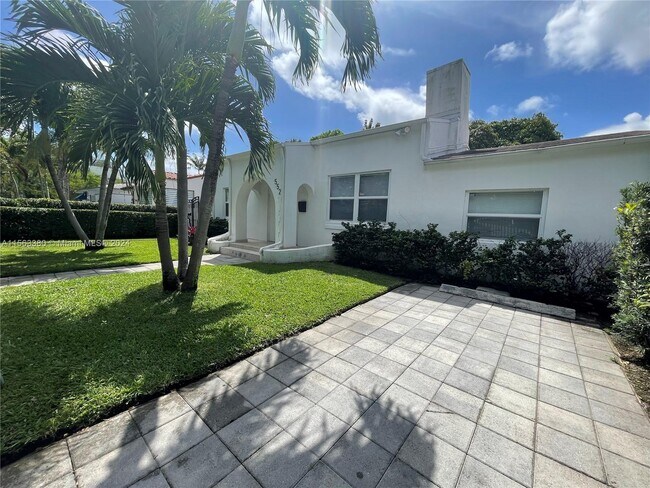 Foto del edificio - 552 NE 74th St