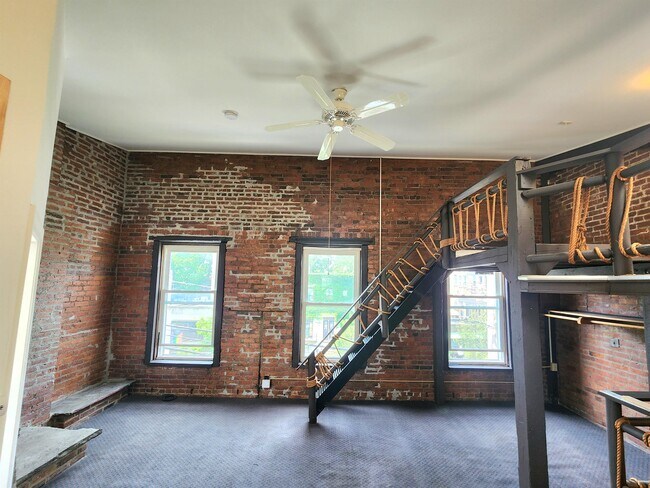 Foto del edificio - 250 Lark St