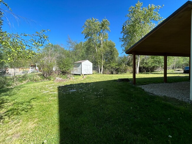Building Photo - Charming Country Living – 3 Bed, 2 Bath Home with Creek & Pond