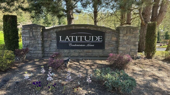 Building Photo - Great location, quiet first floor end unit...