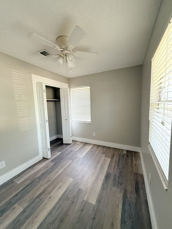 Building Photo - Charming Renovated Brick Home in Fort Walt...
