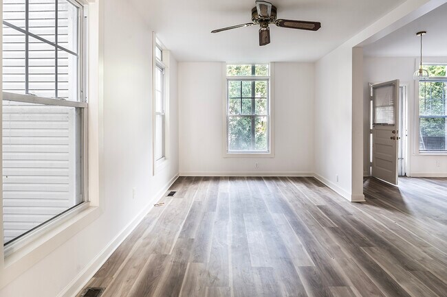 Foto del edificio - 5735 N Ridge Ave