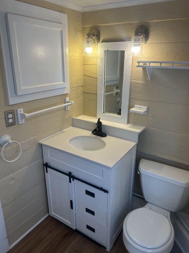 Foto del edificio - 303 Waterbury Hill Rd