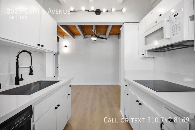 Foto del edificio - 2023 Curtis Ave