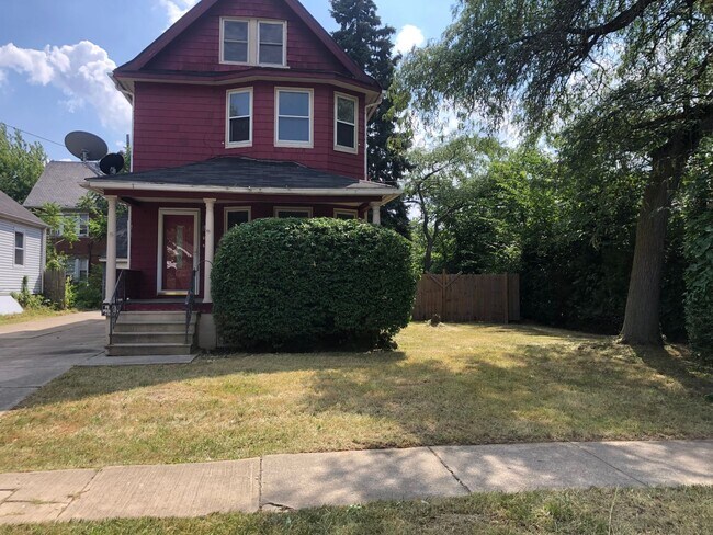 Foto del edificio - Section 8 Accepted! 3br/1.5ba with 2 Car G...