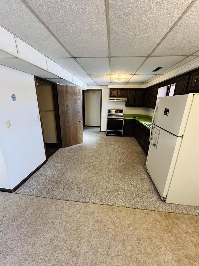 833 S Merton St Unit 3, Aberdeen, SD 57401 Room for Rent in Aberdeen, SD