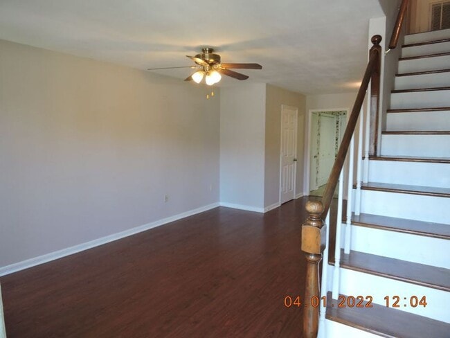 Building Photo - Great Condo Close to Southgates of  LSU