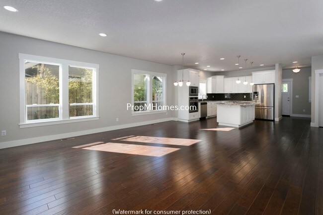 Building Photo - 2727 Sunset Ave