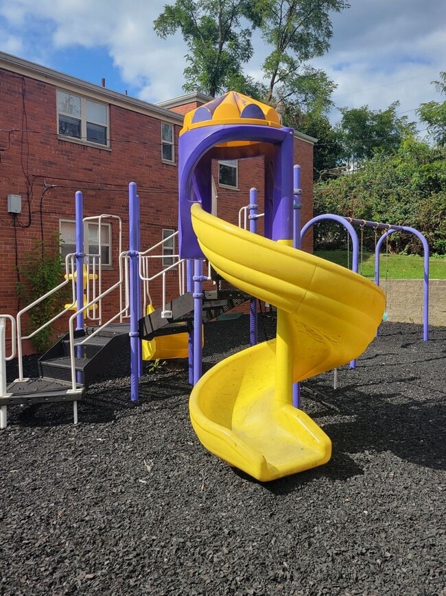 Interior Photo - Cloverleaf Village