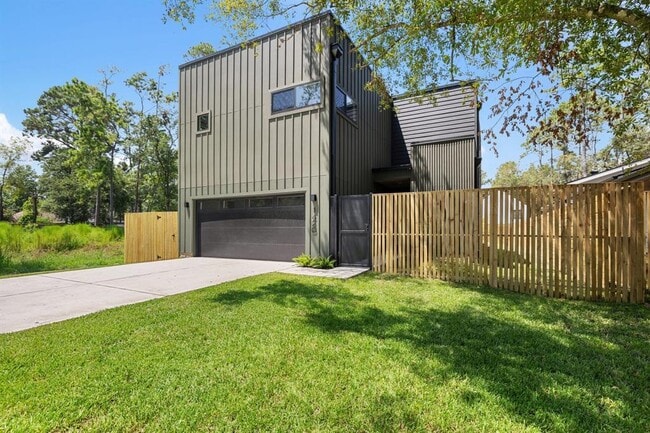 Building Photo - 1420 Primrose St