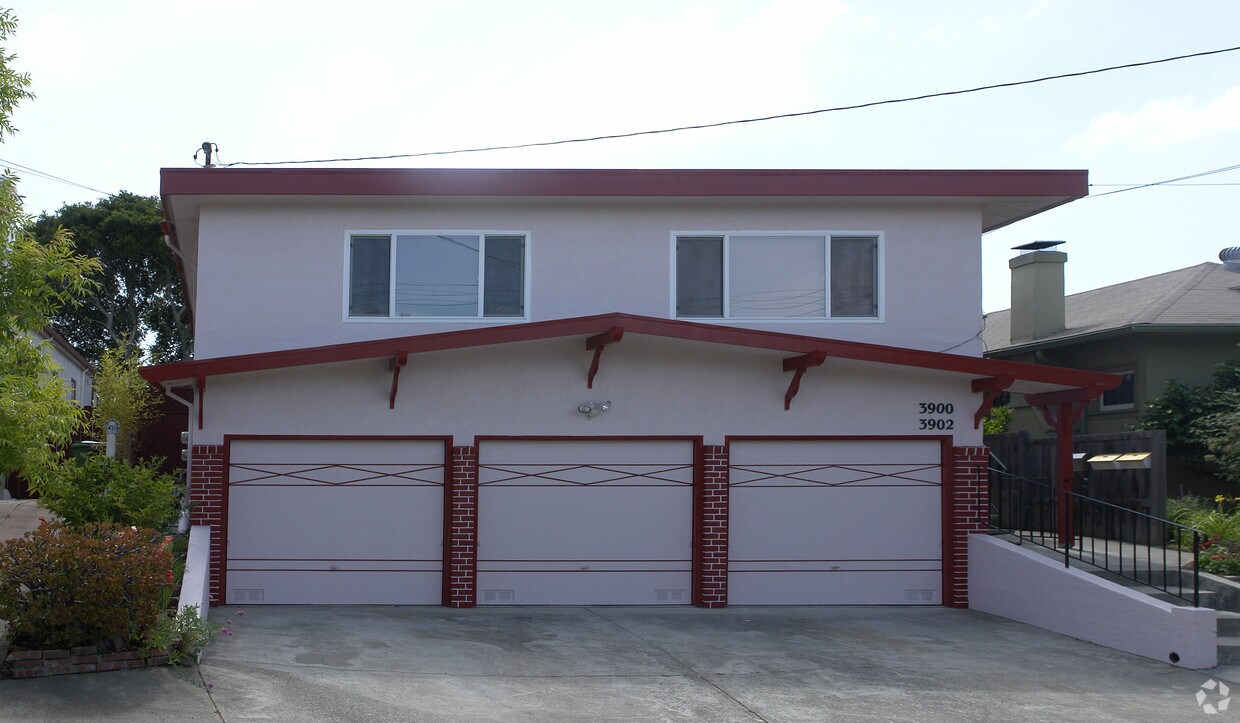 Primary Photo - 3900-3902 Everett Ave