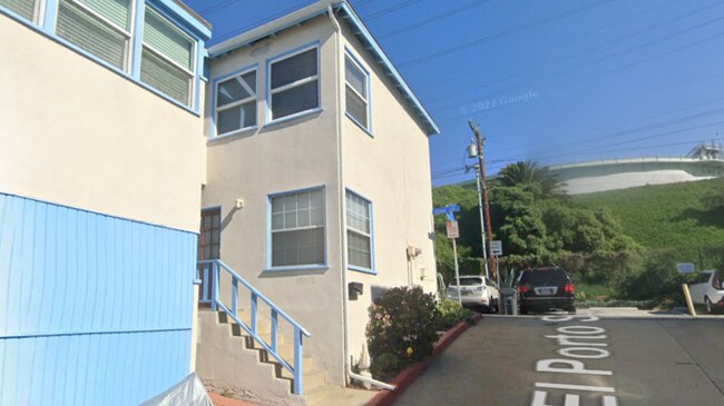 Foto del edificio - 3915 Crest Dr