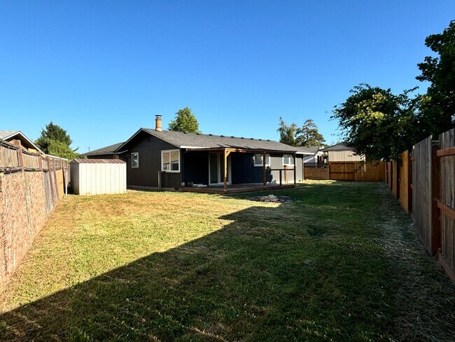 Foto del edificio - Charming 4-bedroom, 1-bathroom Home!