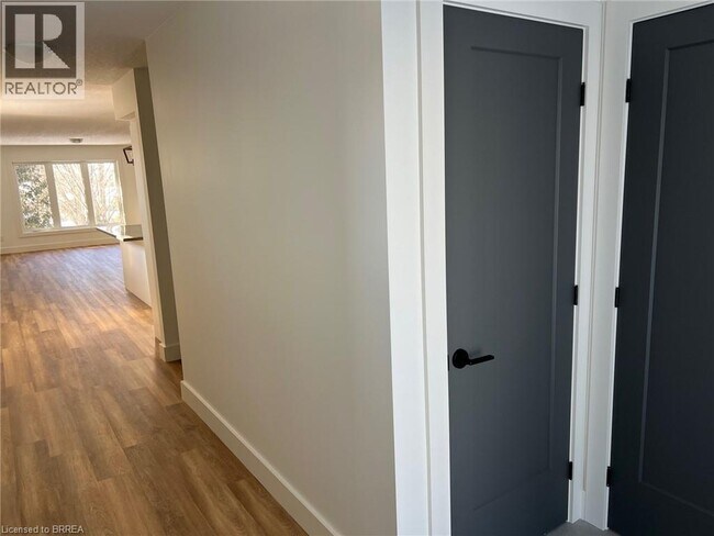 Building Photo - 70 Leamon St