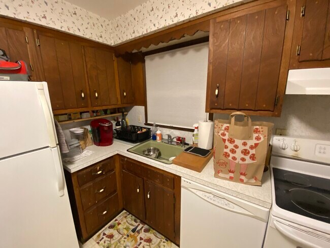 Building Photo - 116 Sweet Briar Dr