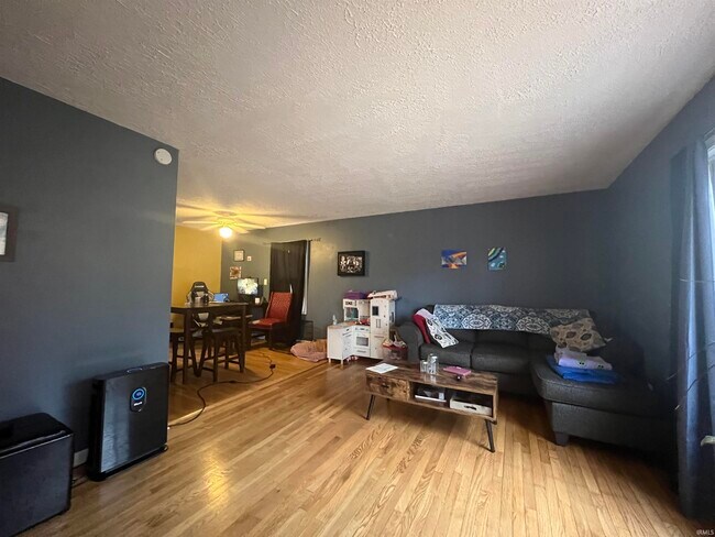 Building Photo - 214 W Chester Dr