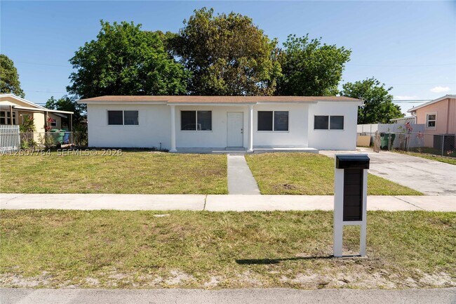 Foto del edificio - 4000 NW 195th St