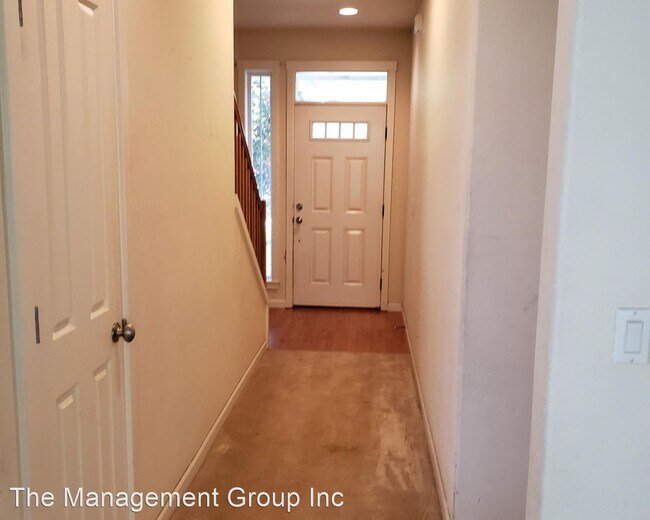 Building Photo - 4 br, 2.5 bath House - 5422 NE 54th Street