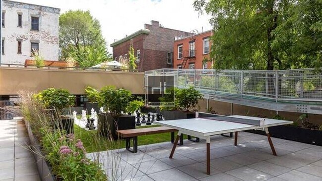 Building Photo - Wythe Avenue Williamsburg NO FEE!