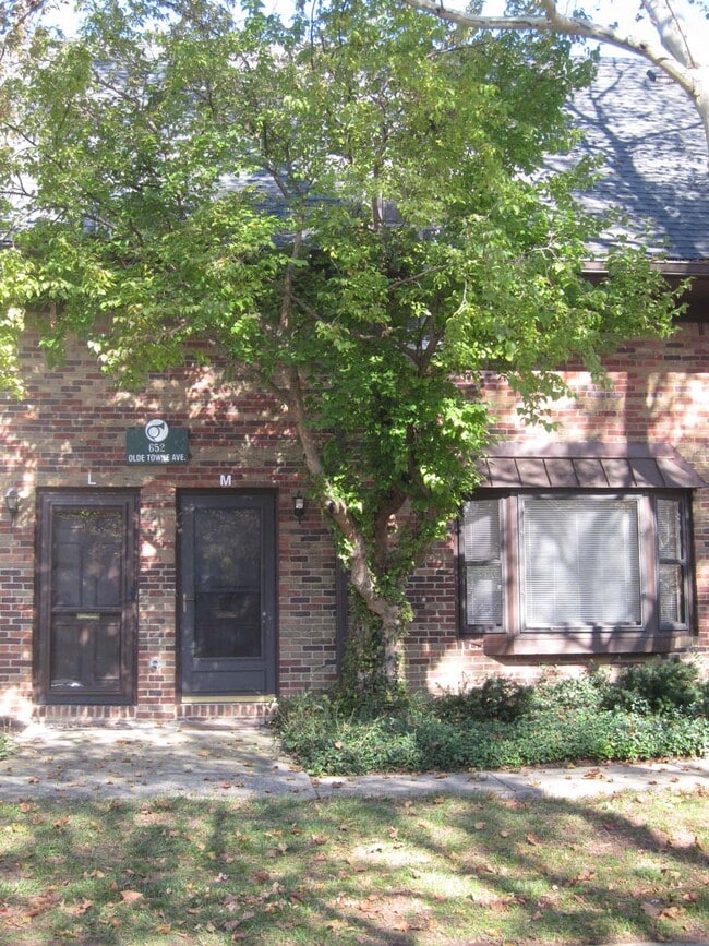 Building Photo - 652 Olde Towne Ave