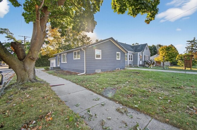 Building Photo - 3603 21st Ave