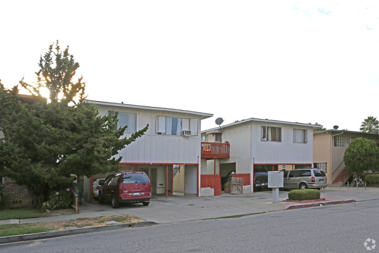 Building Photo - 918 Delbert Way