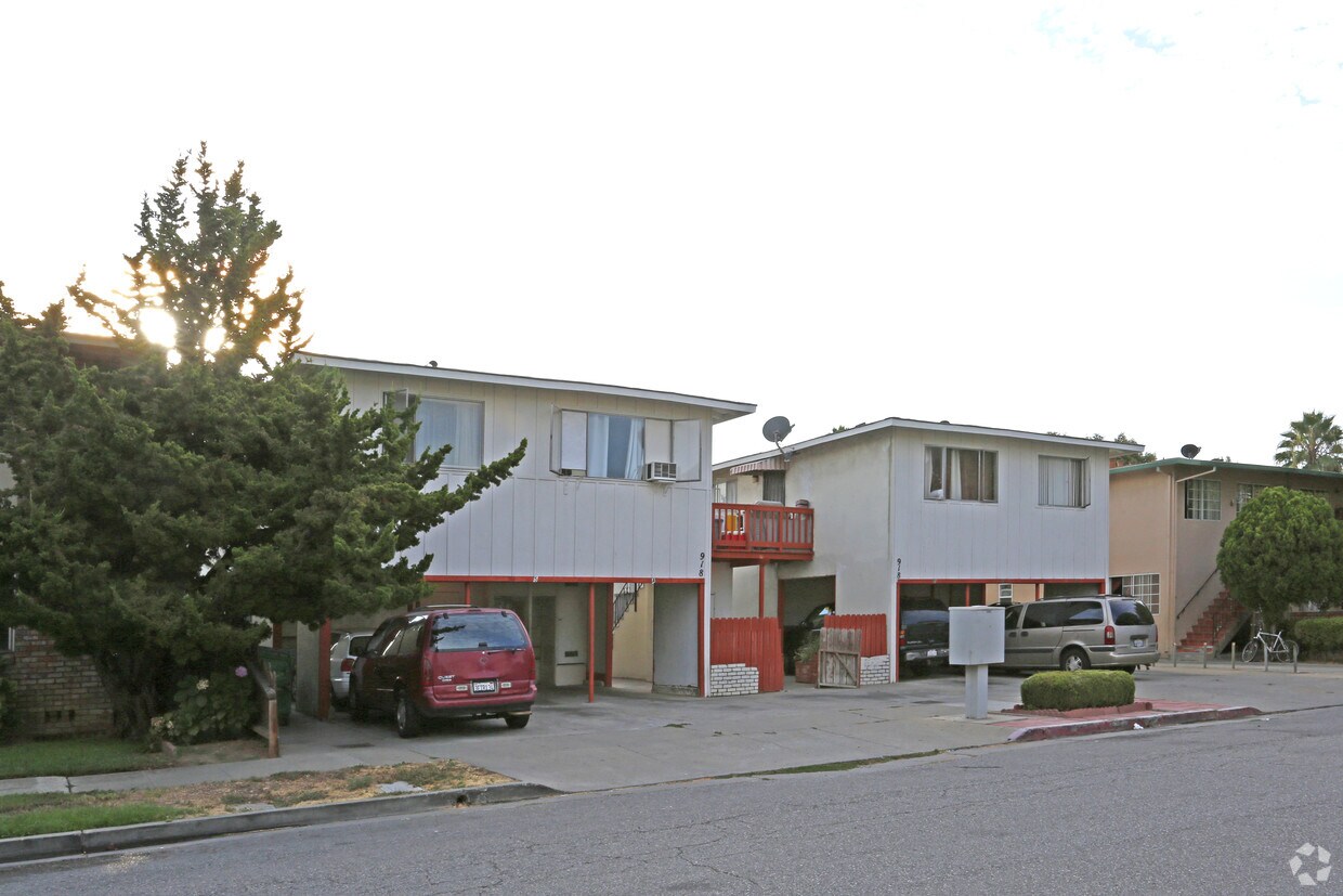 Foto del edificio - 918 Delbert Way