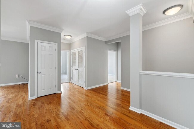 Building Photo - 4854 Eisenhower Ave