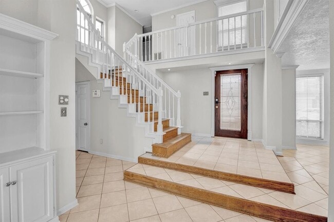 Building Photo - 2822 Skypark Dr