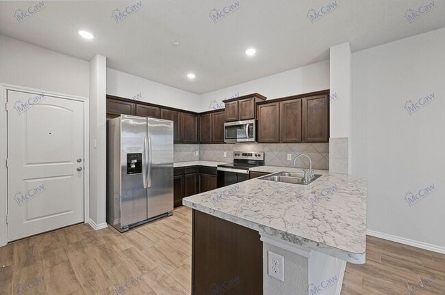Building Photo - 2912 Mare Dr