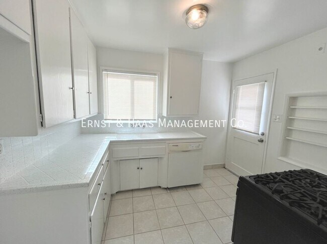 Foto del edificio - 510 Roycroft Ave