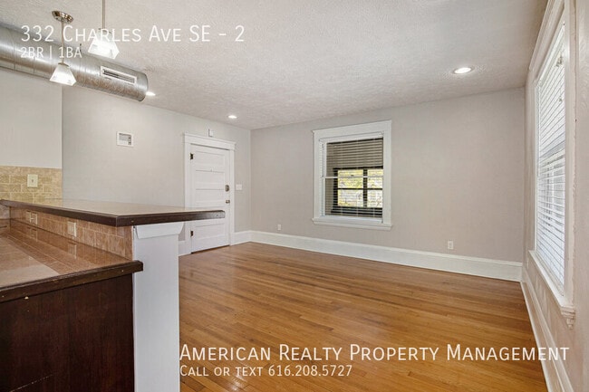 Foto del edificio - 332 Charles Ave SE