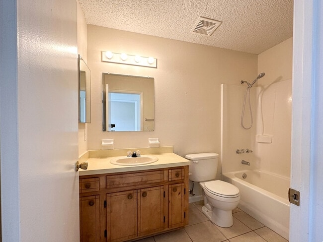Building Photo - 517 S 61st Ave