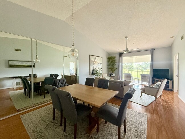 Building Photo - Annual Furnished 2 Bedroom Condo - Tara Go...