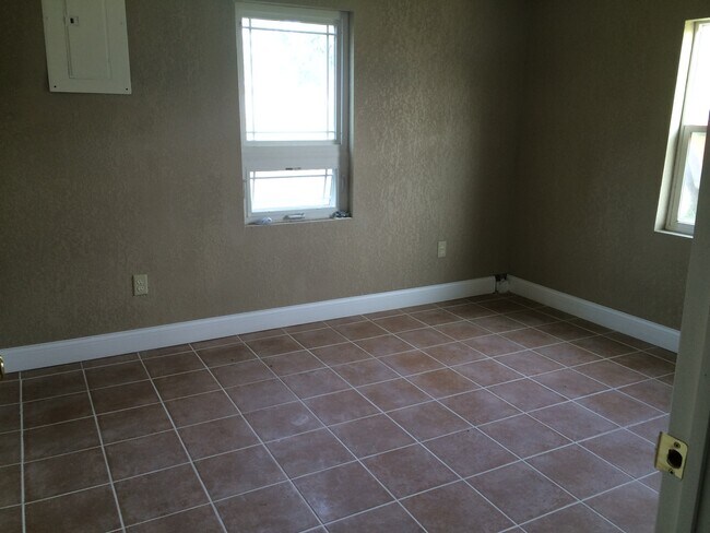 Foto del edificio - 313 Todds Ferry Rd