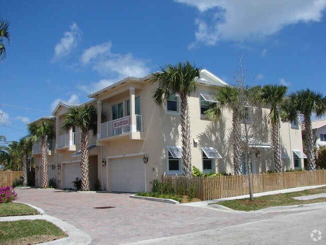 Building Photo - Sapphire Bay