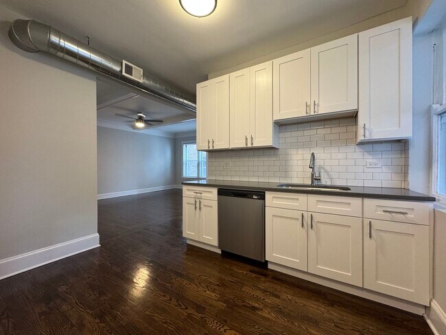 Foto del edificio - 1455 W Summerdale Ave