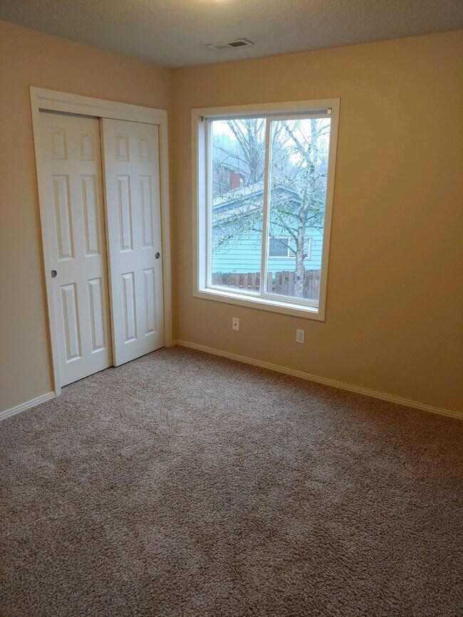 Foto del edificio - Newer 4 bedroom Home